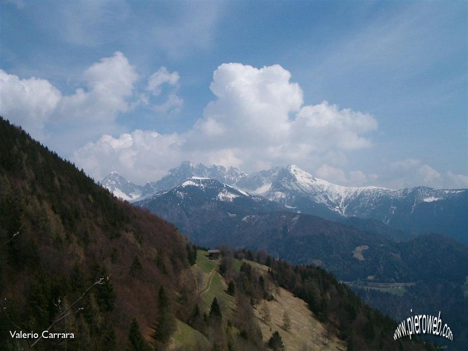 17° Riprendiamo la strada del ritorno con vista sul Pizzo Camino.jpg